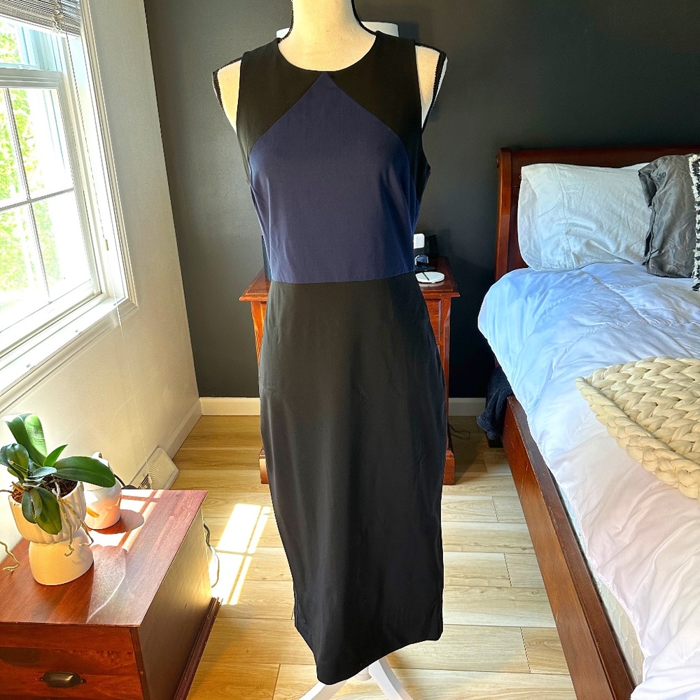 Diane Von Furstenberg Sleeveless Blue and Black Midi Dress - Size 8